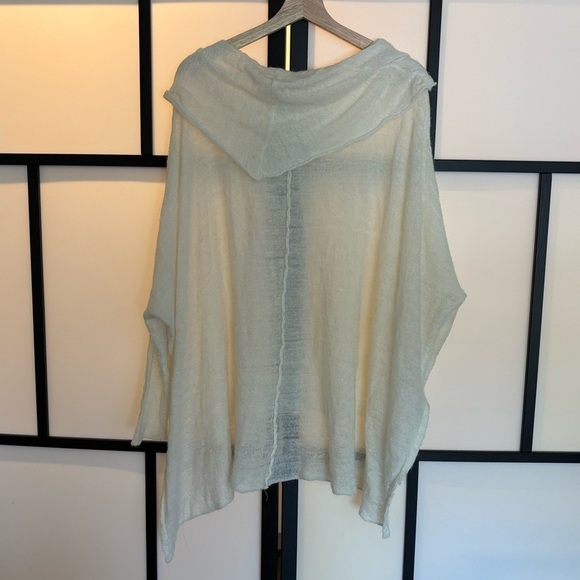 Free People lightweight beige sheer sweater loose fit. Size Medium - Picture 12 of 16